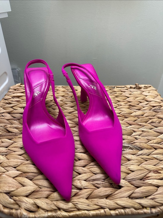 Zara Shoes - Zara Vibrant Fuchsia Pointed Slingback Heels